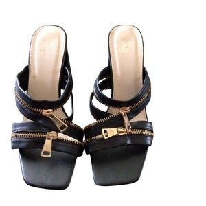 New York & Company Women's Black and Gold zipper heel size 6